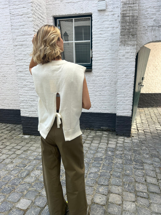 Short-sleeved knit sweater