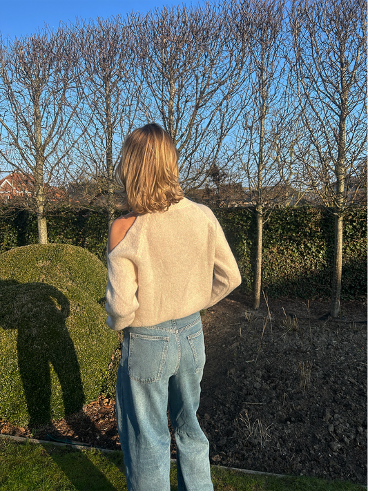 One shoulder sweater